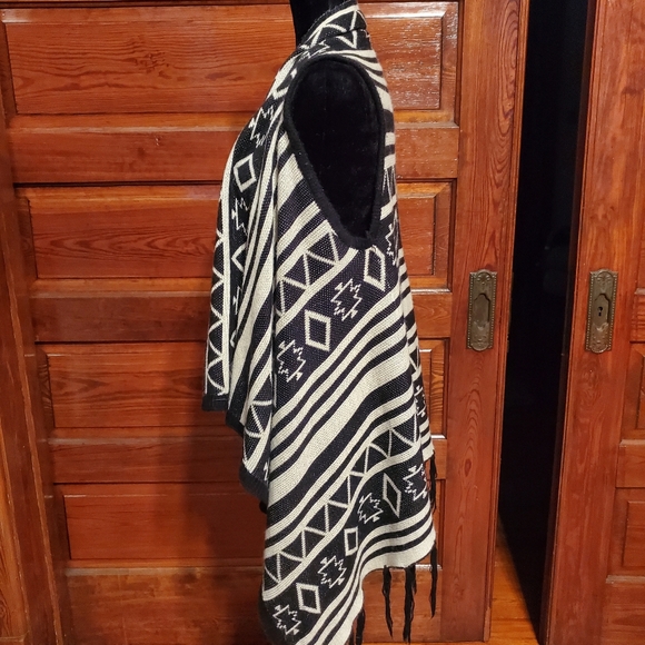 Lildy Printed Vest - Picture 2 of 7